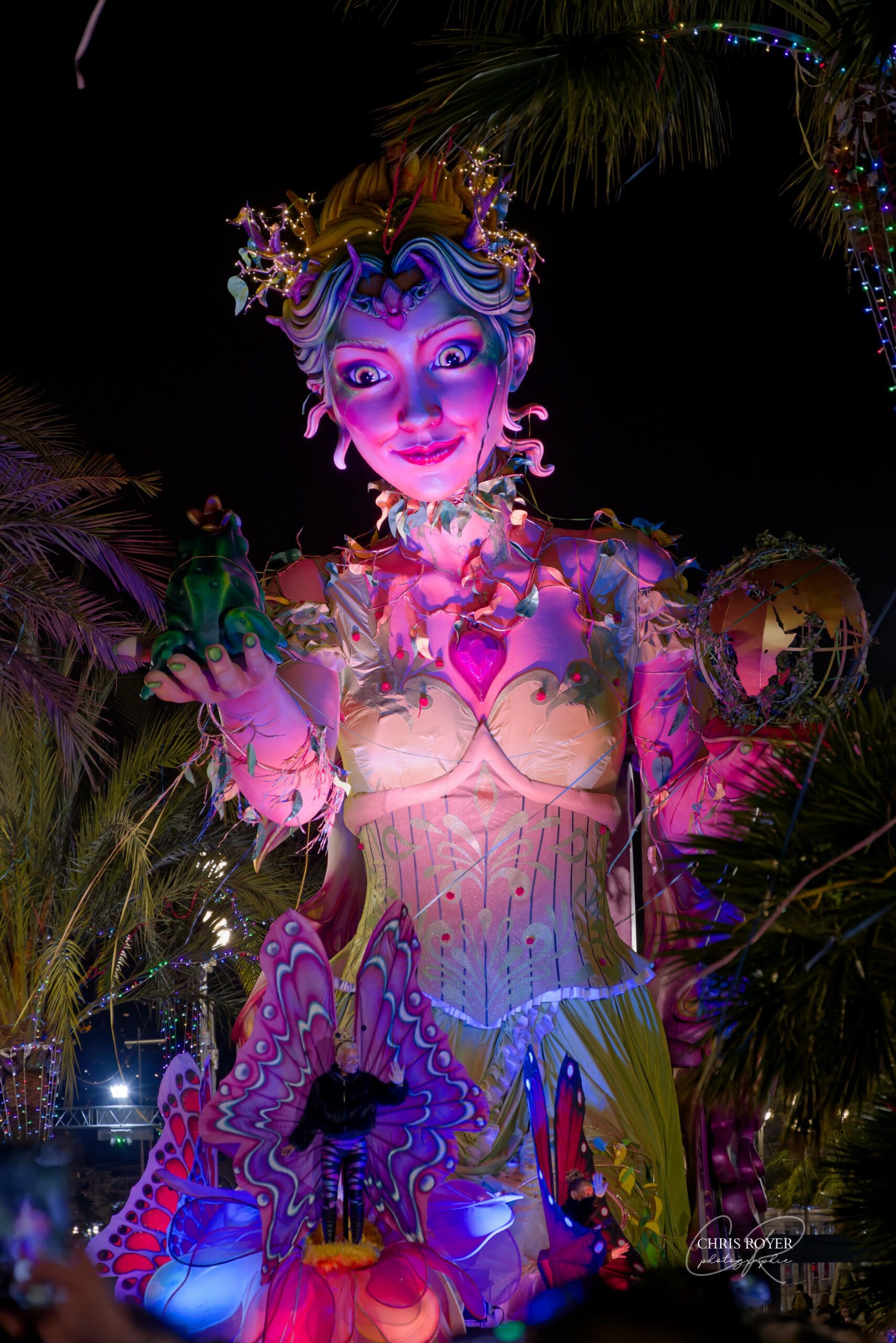 Char majestueux de la reine du Carnaval de Nice 2026 aux couleurs éclatantes